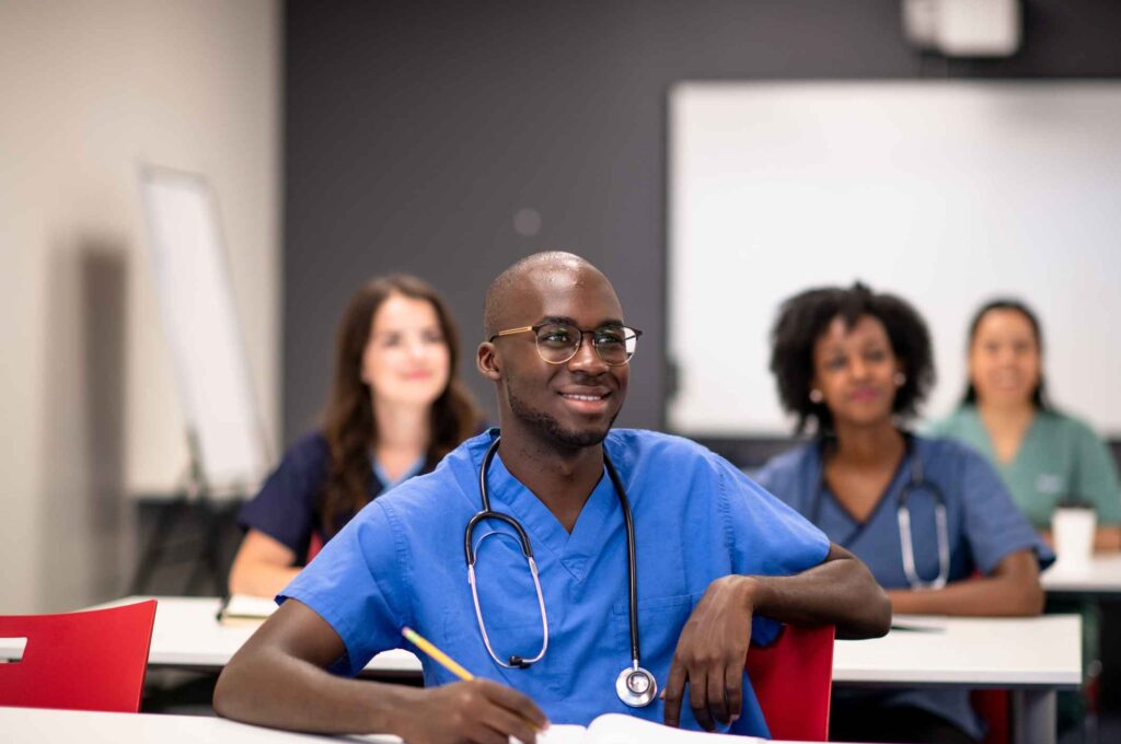 Quanto tempo dura a faculdade de Medicina? Veja! - Inspirali