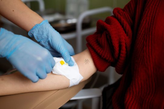 paciente-recebendo-tratamento-de-quimioterapia2